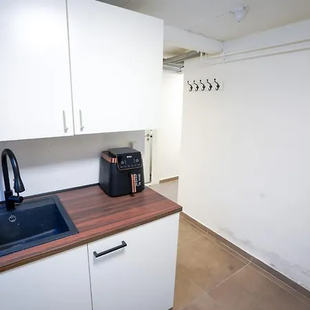 Basement House For 4people With Full Kitchen & Free Parking Apartamento Odense