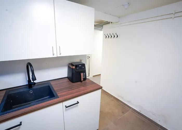 Basement House For 4people With Full Kitchen & Free Parking Apartamento Odense